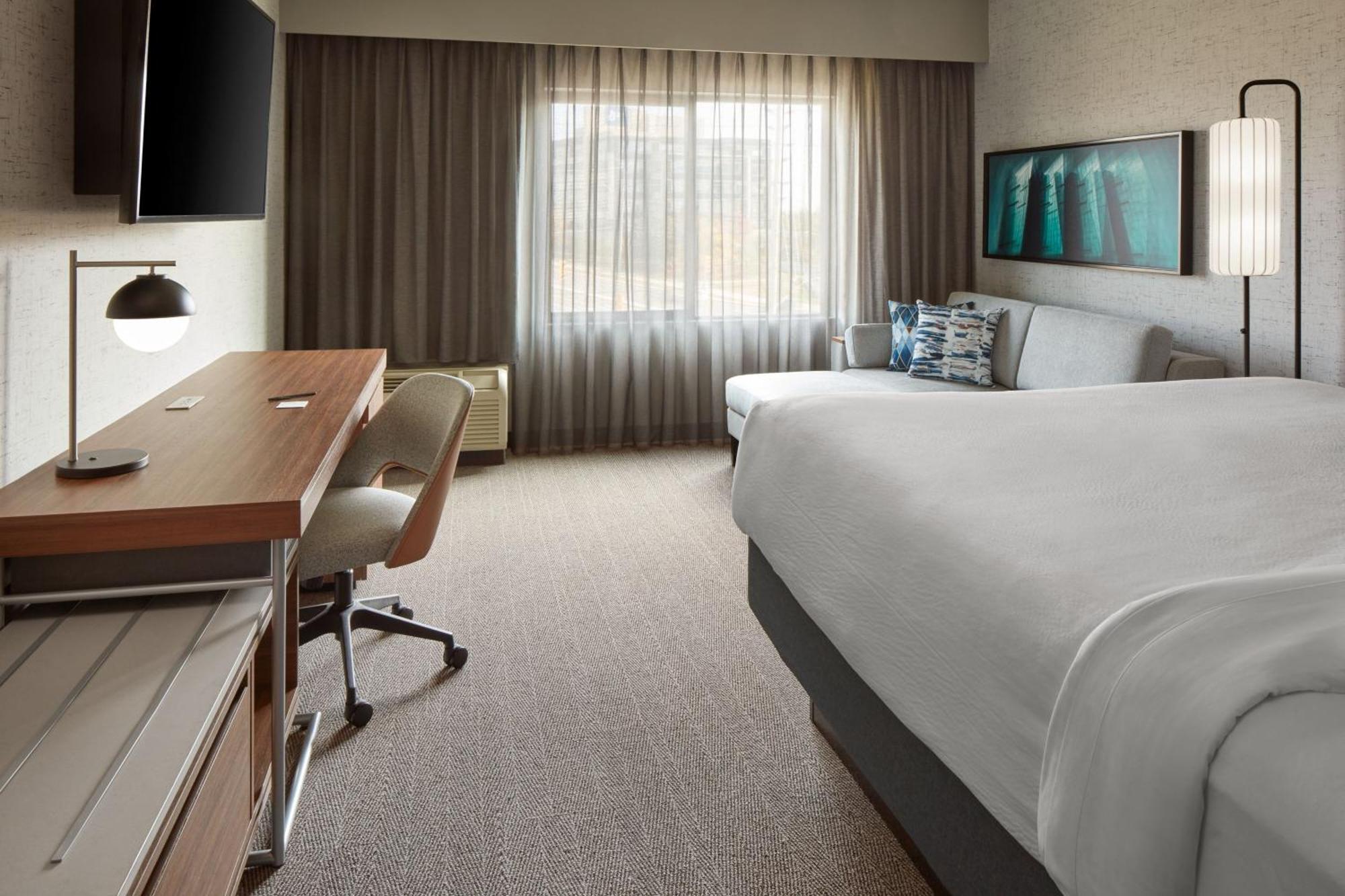 คอร์ตยาร์ด บาย แมริออท มิสซิสซอกา-แอร์พอร์ต คอร์ปอเรท เซ็นเตอร์ เวสต์ Hotel ภายนอก รูปภาพ