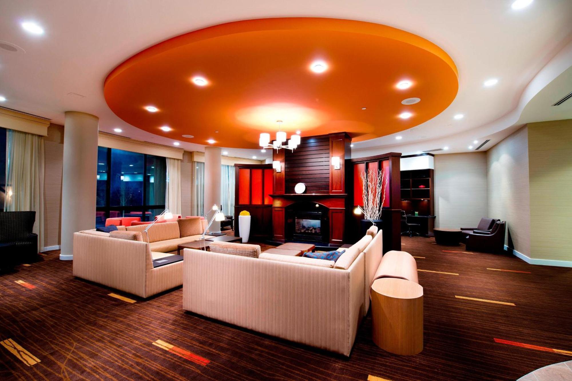 คอร์ตยาร์ด บาย แมริออท มิสซิสซอกา-แอร์พอร์ต คอร์ปอเรท เซ็นเตอร์ เวสต์ Hotel ภายนอก รูปภาพ